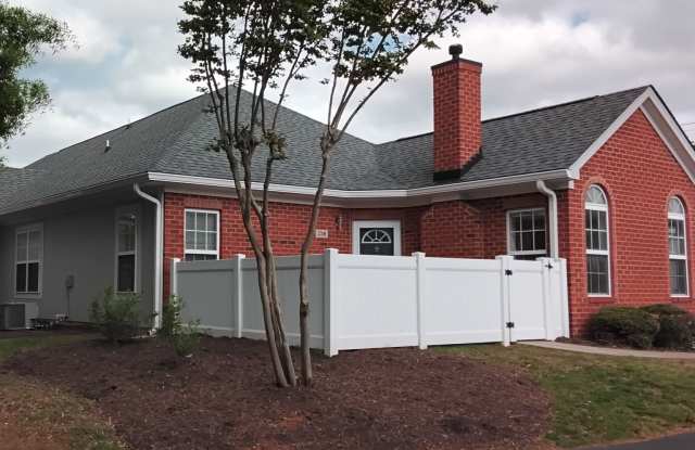 Cozy 2 bedroom, 2 bath Townhome Available NOW - 3318 Stone Manor Circle, Chester, VA 23831