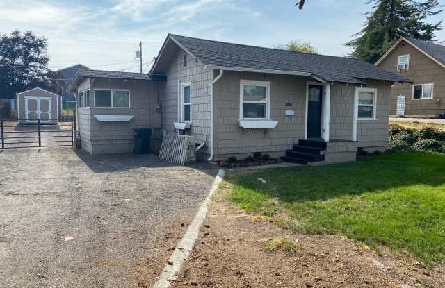 Gem Located In Central Selah; Spacious 2-Bedroom Retreat with Private Yard  Lots Of Storage!