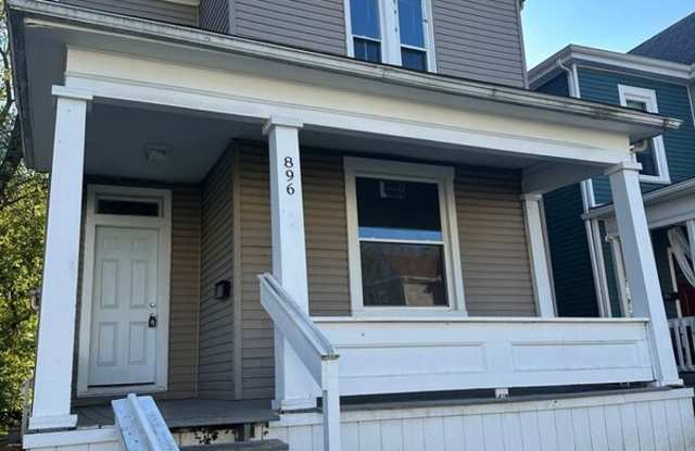 896 Ellsworth Avenue