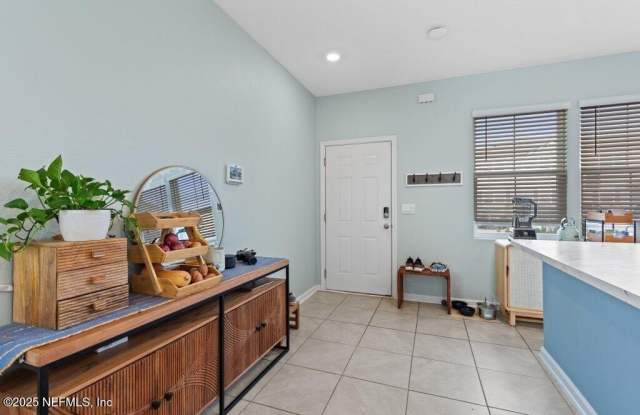 555 RUNNING WDS Street