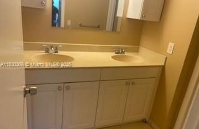 3301 Spanish Moss Ter