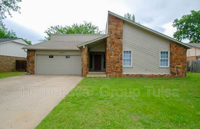 1209 S 29th St - 1209 South 29th Street, Broken Arrow, OK 74014