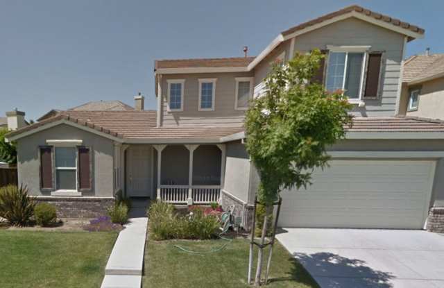 5 Bedroom/3.5 Bathroom Home Available NOW