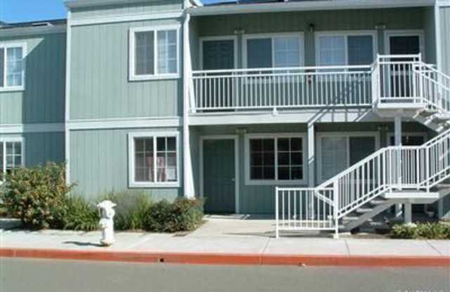 2 Bedroom, 1 Bath Apartment in Gated Community Available Now!