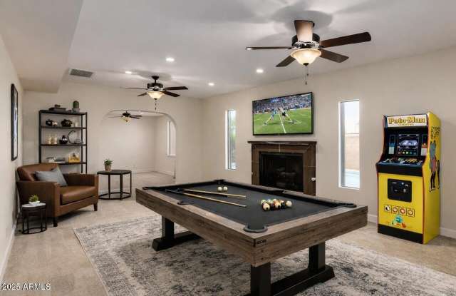 8102 E WHITTON Avenue