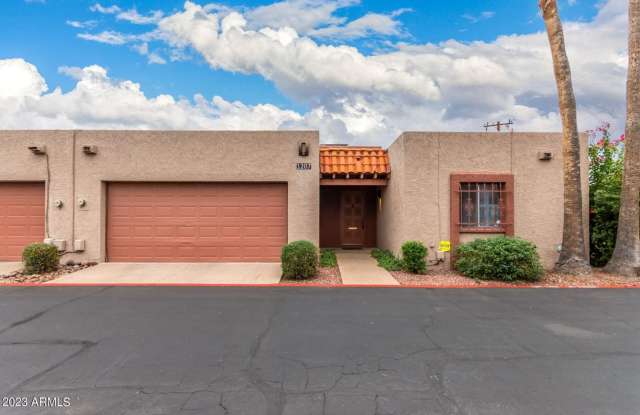 Lovely 3-bedroom townhouse in Villa De Cortez!