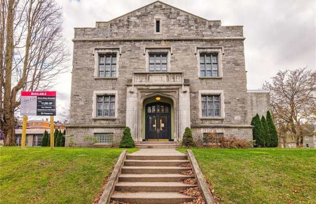 421 University Ave