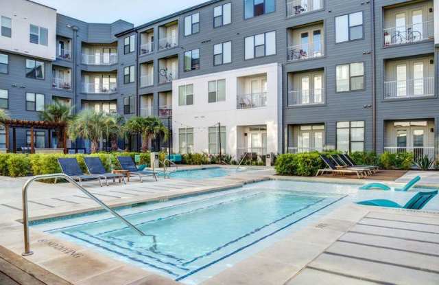 Photo of 2902 Manor Road