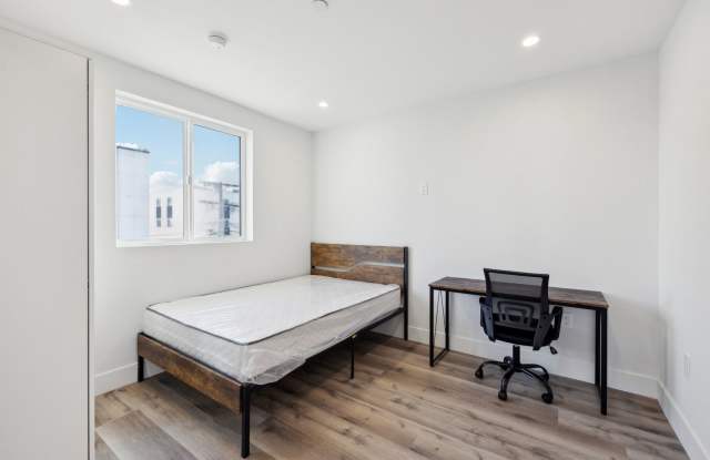 Leo P 1348 W 37th Pl