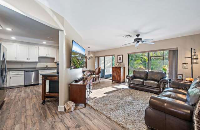 25 Lexington Lane West