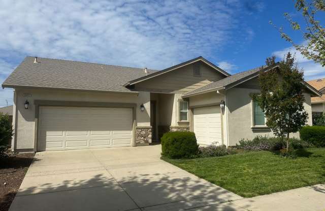 Spacious 4 Bed / 3 Bath Home with Large Covered Patio in Chico