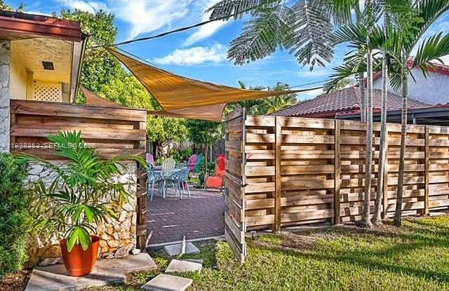 5580 SW 32nd Terrace