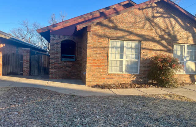 Spacious 2 bed 2 bath in the Plaza District!!