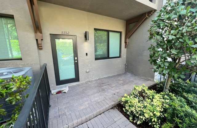 8332 NW 51st Ter