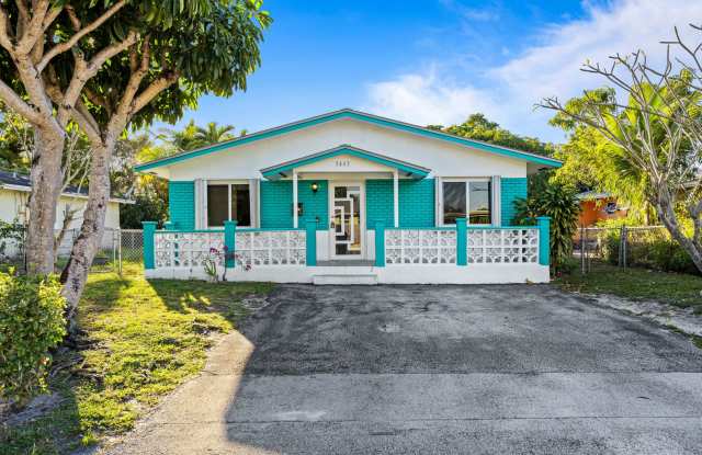 Comfortable Oakland Park Living - 3BR with Outdoor Space