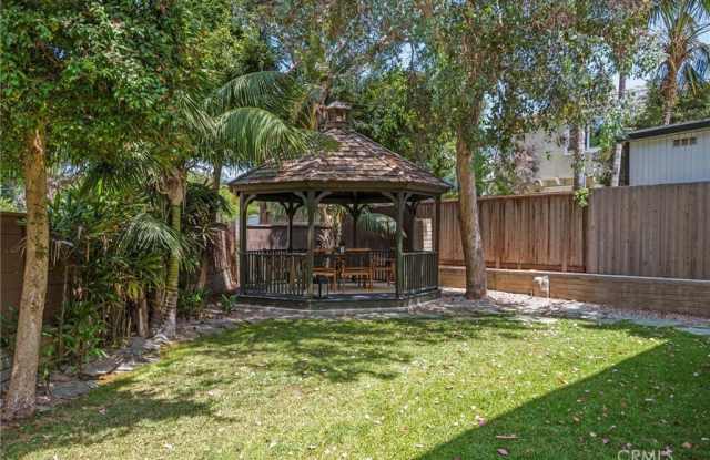 3210 N Ardmore Avenue