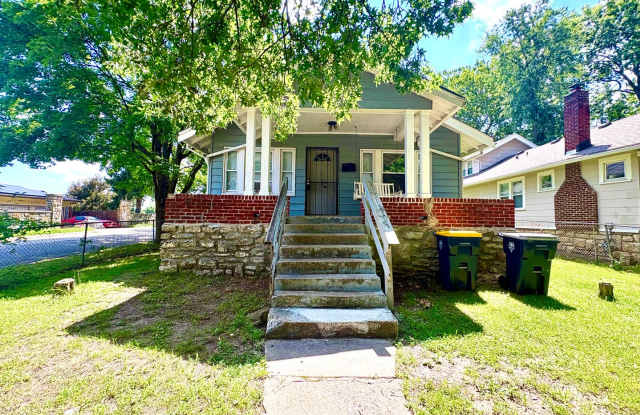 2 Bedroom in Kansas City, MO near the Plaza!!
