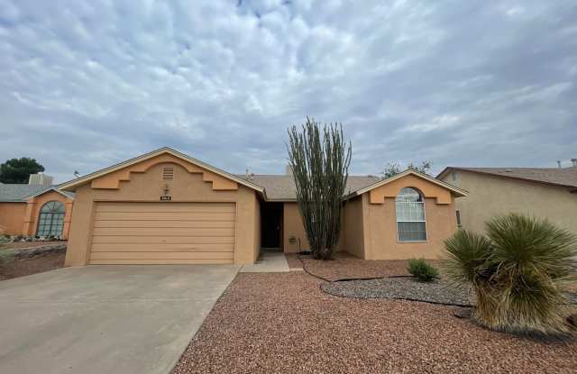 Cozy 3 Bedroom/2 Bath Home in Las Colinas