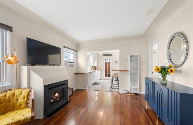 University Heights Gem - Cozy 2 bed 1 bath - Don't miss out!