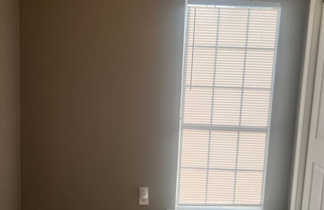 Photo of 932 Eastern Oaks Drive