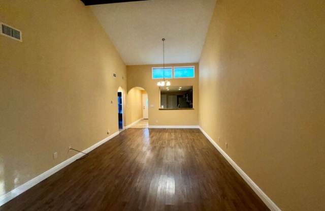 483 Meadowood Boulevard