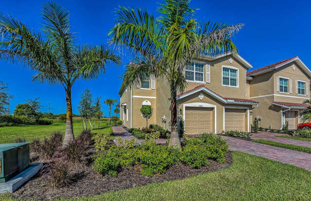 Photo of Townhouse/ 3 Bed/ 2.5 Bath/ 1 car garage/ No pool