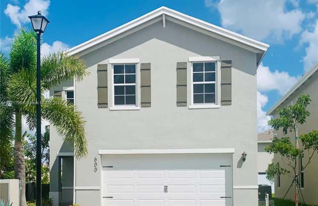 600 NE 4th St