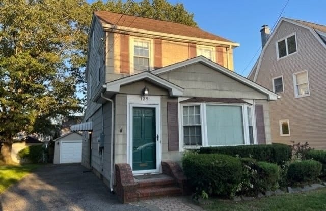 139 Capitol Avenue - 139 Capitol Avenue, Williston Park, NY 11596