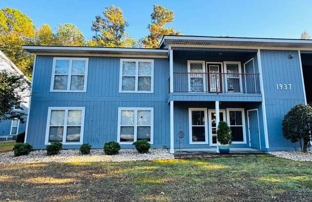 Karen Lake Condos - Two weeks free off first full months rent