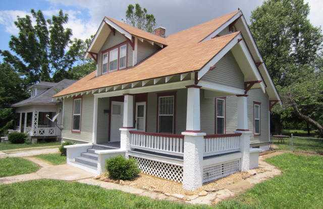 Photo of 931 E Delmar St