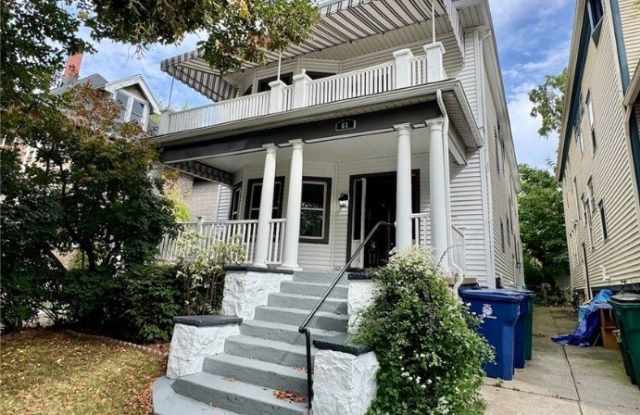 Photo of 63 Claremont Avenue unit: Upper