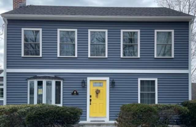 Gorgeous, Fully Renovated Newton Highlands 4 bed/2 bath Single Family Home for August 1st, 2025