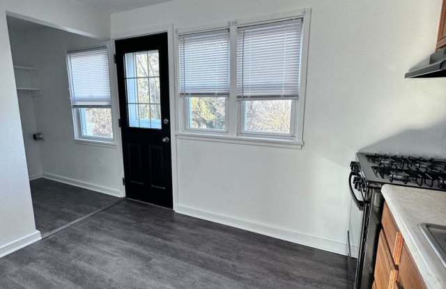 Cozy 3-Bedroom Townhouse in Midland, PA!