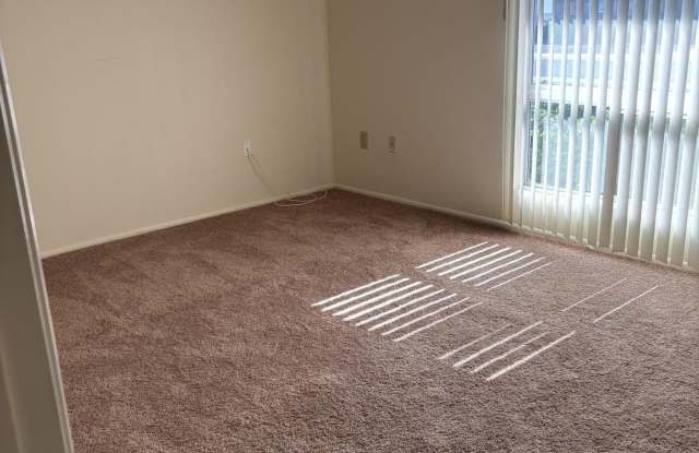 10326 W PLEASANT VALLEY Road