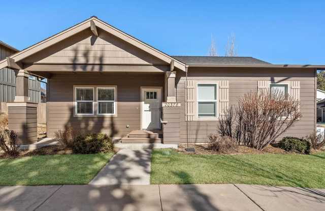 Updated single level 3 BR home in SE Bend with fenced yard