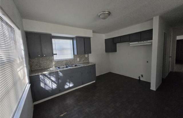 113 E Martinez Street