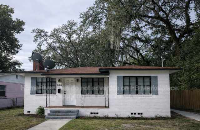 Photo of 676 Fern St