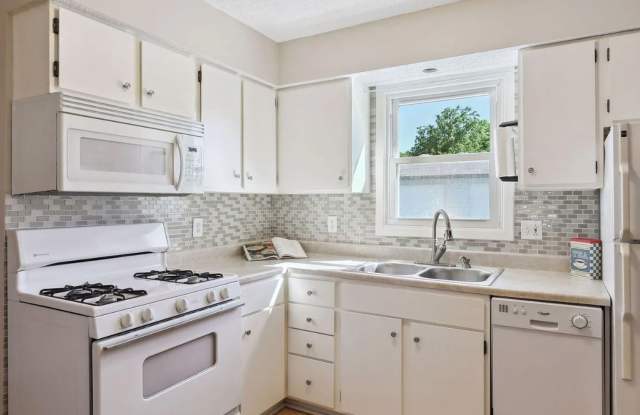 Charming & Spacious 3-Bedroom Home for Rent in Shakopee