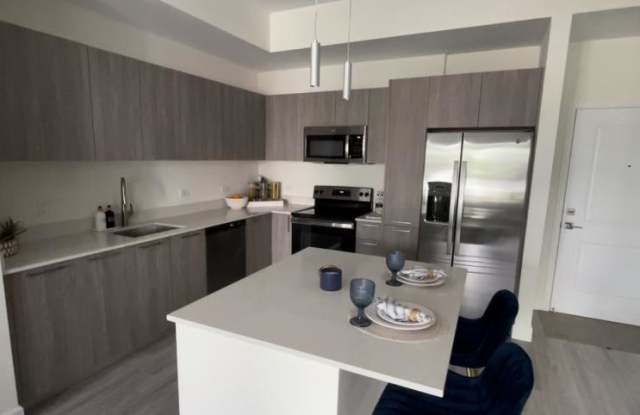 895 W 72ND St.