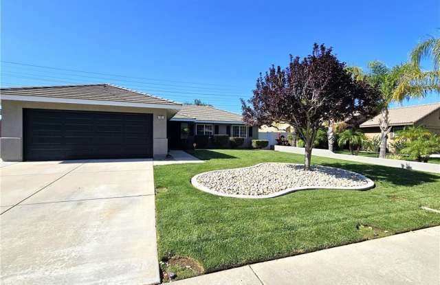 525 Cedar View