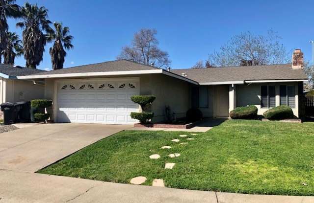 Photo of Cute and Sunny 3 Bedroom, 2 Bathroom Home