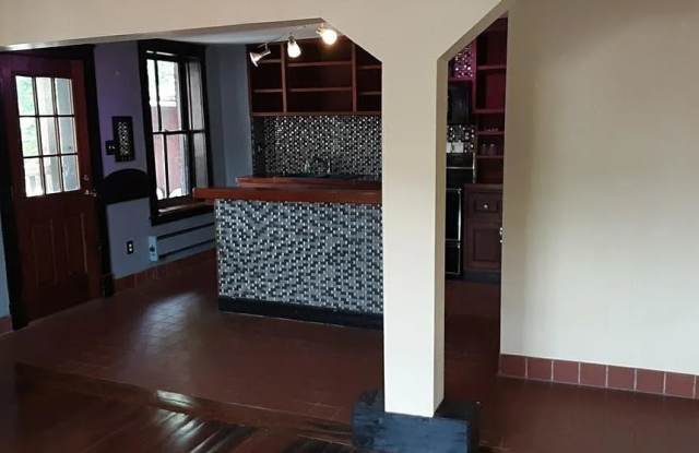 825 Allen Avenue - 3