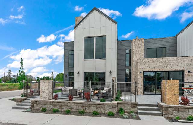 2500 W Iron Coop St - 1