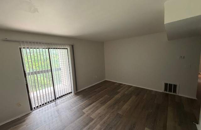 3745 Southway Dr - Apt 32
