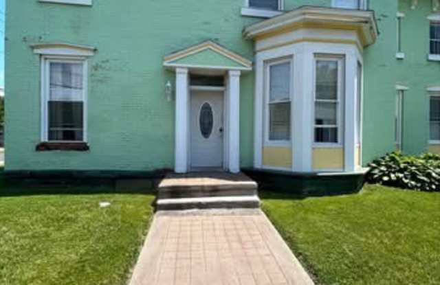 51 E 4th St Apt F