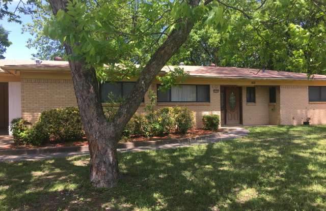 3/2/2 Fenced yard Pet FRIENDLY