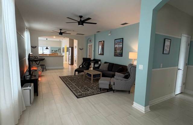 3BED / 2 BATH - in Harmony FL