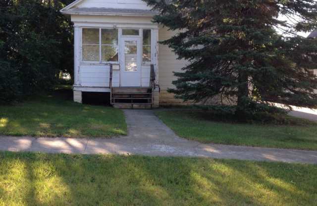 308 4th St SE