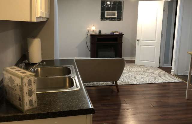 5039 West Henderson Street