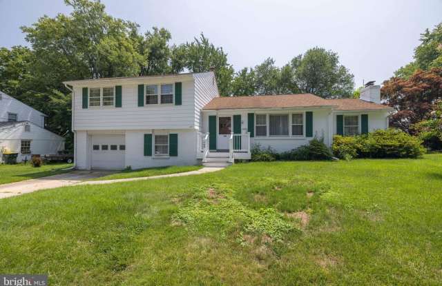 109 COUNTRY CLUB DRIVE